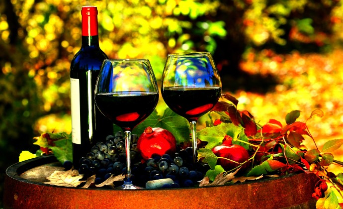 По данным исследователей в день разрешается употреблять 50 грамм красного вина