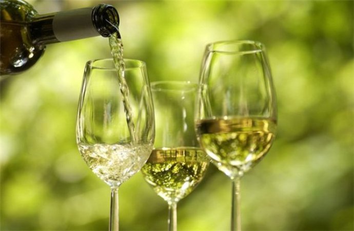 Универсальное сочетание с белыми винами - твердые сыры и рыба