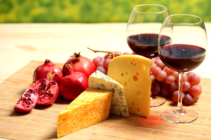 Красные вина отлично сочетаются с мягкими сырами